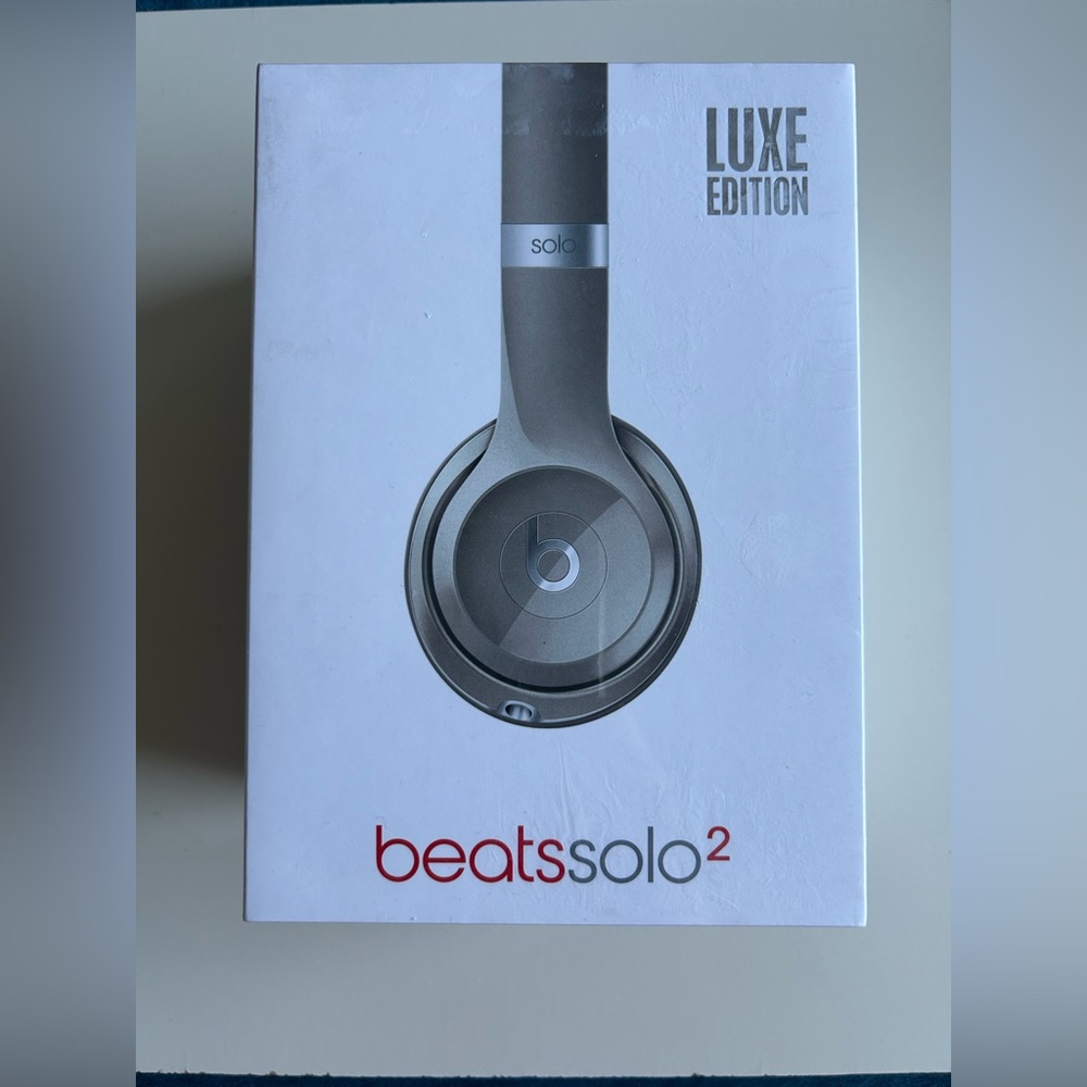 BEATSOLO2 LUXURY EDITION EARPHONES SILVER BNIB